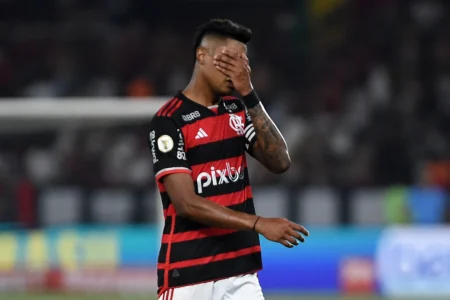 Cansado, Flamengo sofre goleada e Rossi aposta na recuperação contra o Bolívar