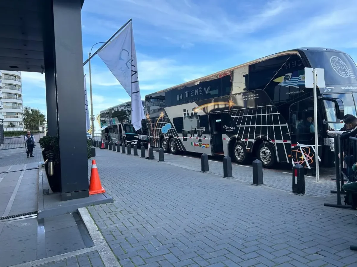 "Celebração Uruguaia em Hotel Gera Debate sobre Relevância na Mídia Paulista"