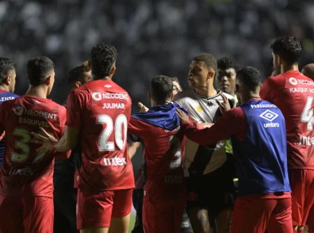 Confusão envolve seguranças do Vasco e jogadores do Athletico-PR após partida