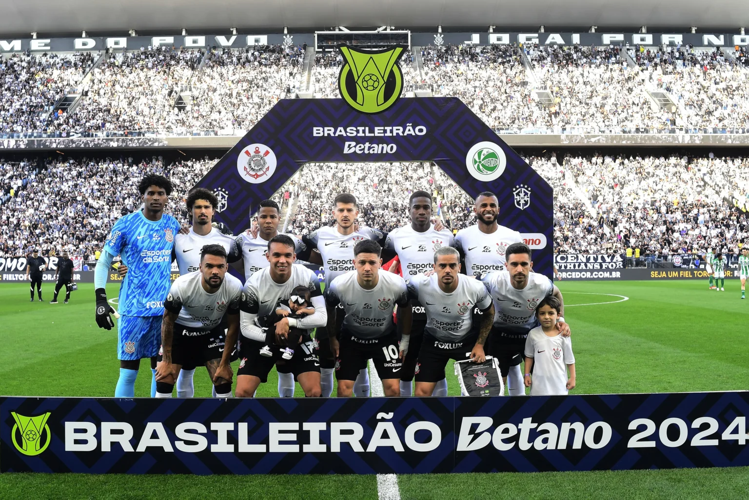 "Corinthians Consegue Empate Graças a Desempenho Impressionante do Goleiro Hugo Souza"