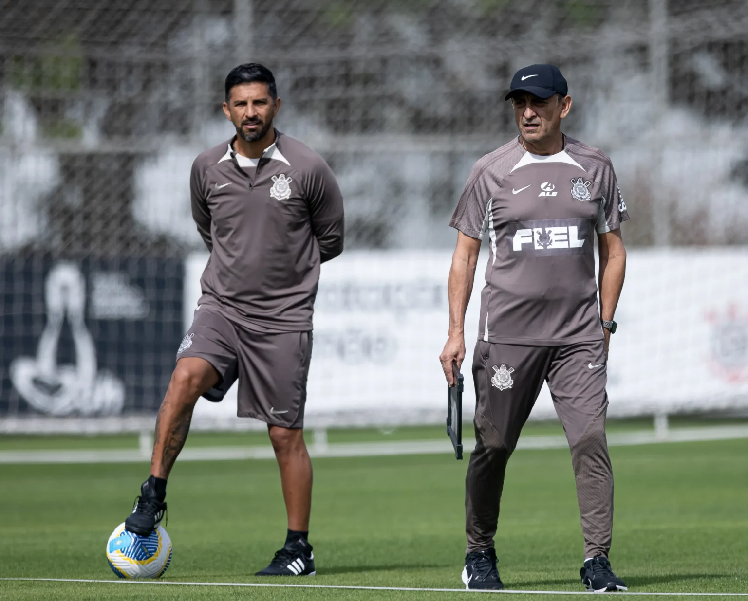 Corinthians inicia preparação para confronto decisivo contra o Grêmio com treinamento envolvendo dez atletas das categorias de base