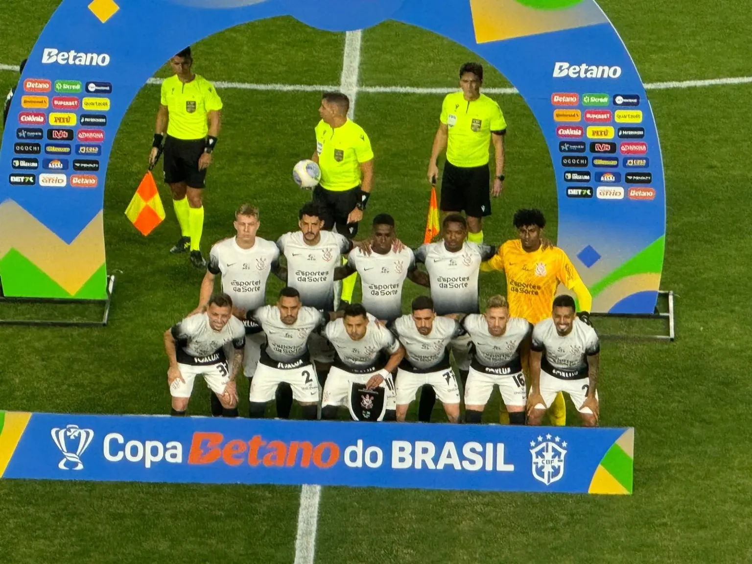 Corinthians na Copa do Brasil: Destaque para atuações de Hugo Souza e Ramón Díaz