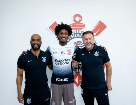 "Corinthians Reforça seu Ataque: Talles Magno Anunciado como Nova Contratação"