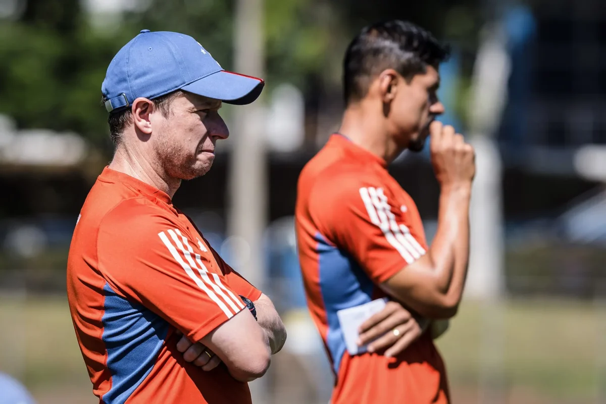 "Cruzeiro Anuncia Moisés como Novo Técnico na Lista da Conmebol; Seabra Planeja Afastamento em 2025"