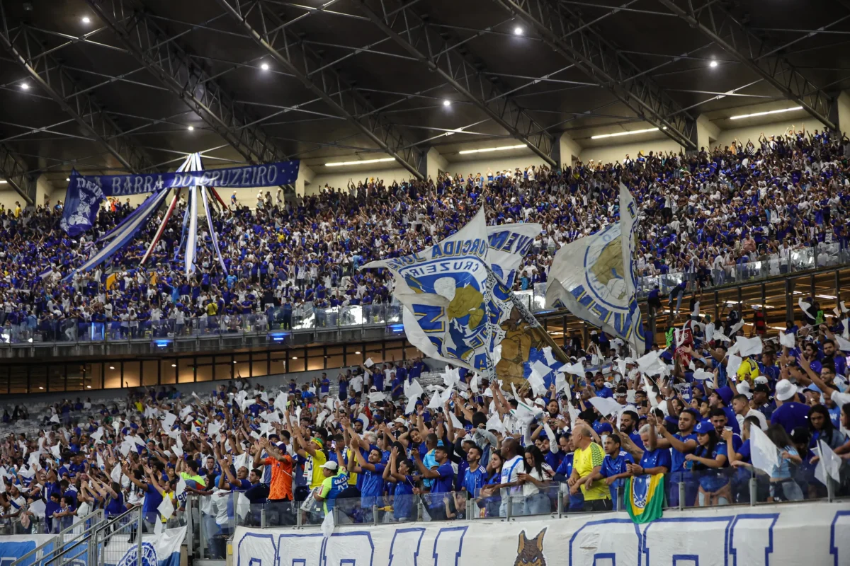 "Cruzeiro bate recorde de público no novo Mineirão, superando sua própria marca"