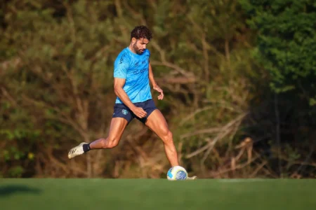 "Diego Costa Lesionado: Grêmio Sofre Baixa Importante Contra o Fluminense na Libertadores"