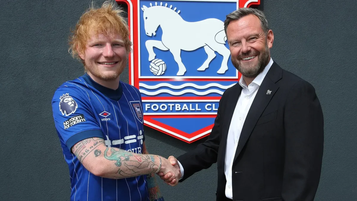 Ed Sheeran se torna dono de parte do Ipswich Town, time da Terceira Divisão Inglesa