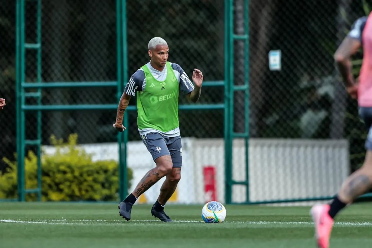 Escalação do Atlético-Mineiro: Deyverson cotado para iniciar; Vargas ausente do time