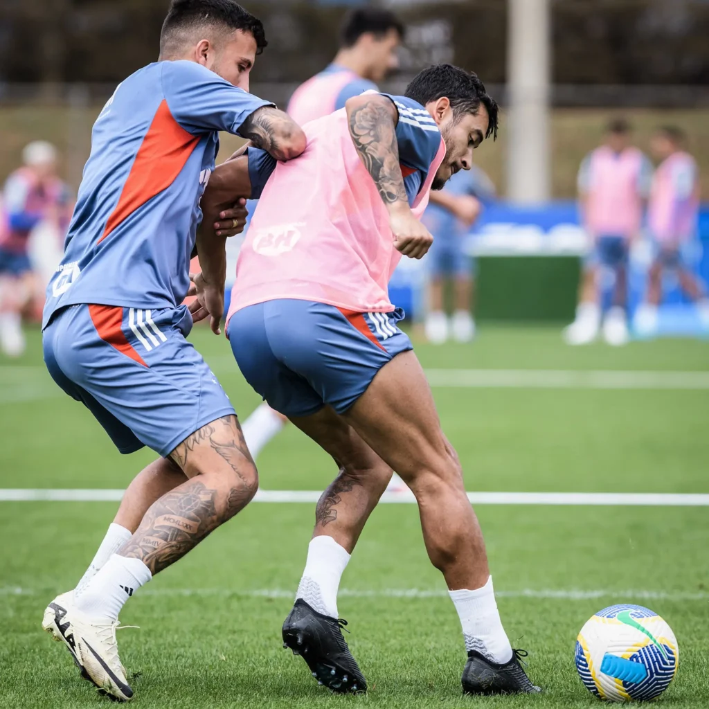 Escalação do Cruzeiro: William Disputa Clássico após Treino de Sexta-Feira