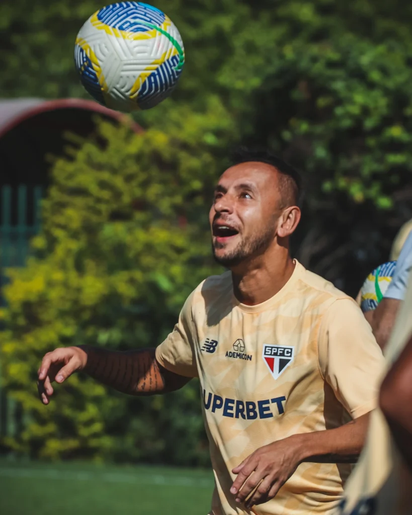 Escalação do São Paulo: Igor Vinícius ausente, Rafinha provável titular contra o Goiás