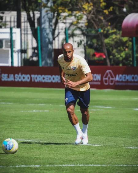 Escalação do São Paulo: Lucas retorna, e Zubeldía conclui preparação para o confronto com o Flamengo