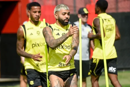 "Escalação Provável do Flamengo: Gabigol, Bruno Henrique e Carlinhos Confirmados no Time Inicial"