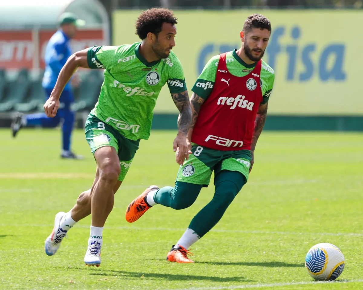 Escalação do Palmeiras: Vitor Reis não treina e pode ser desfalque contra o Athletico-PR.