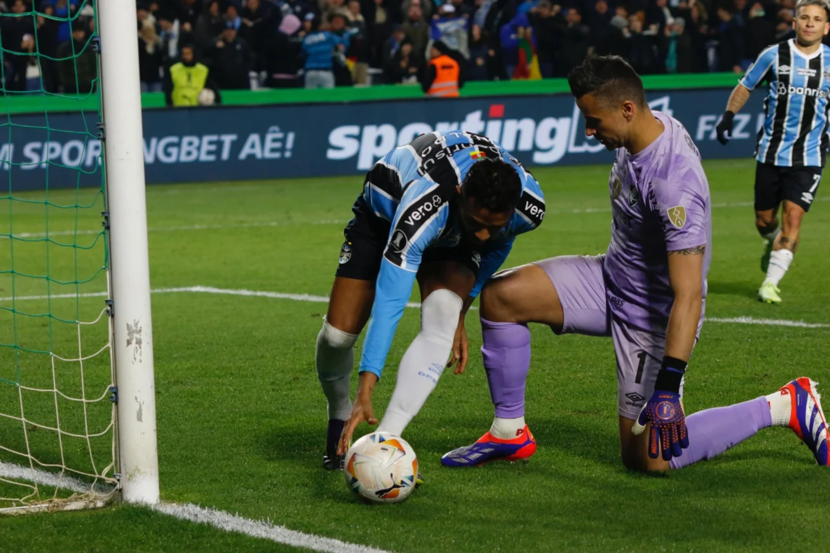 "Fábio, do Fluminense, Comenta Reação no Segundo Gol do Grêmio: 'Não Tinha Como Fazer Outra Coisa'"