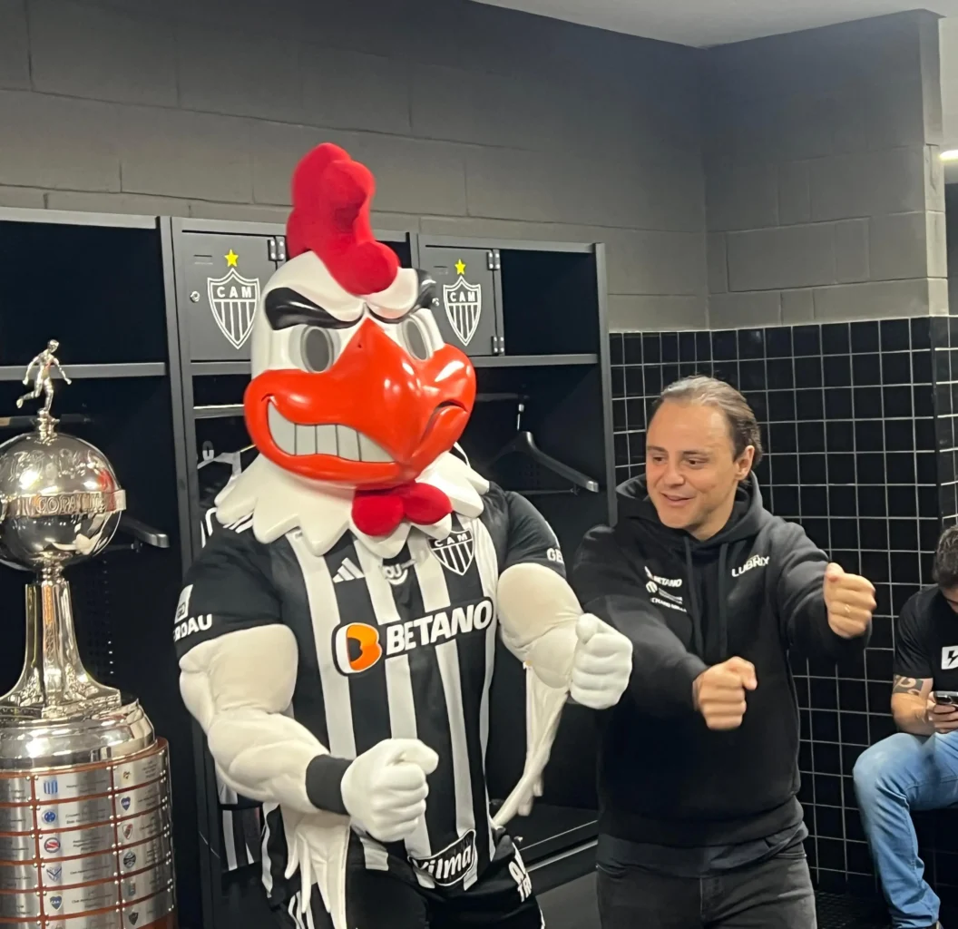 "Felipe Massa visita Arena MRV, faz elogios e compara Stock Car com o Campeonato Brasileiro de Futebol"