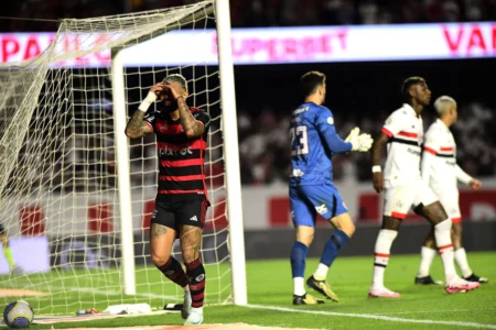 "Flamengo Termina Jogo com Ataque Ineficaz e Fica Sem Marcar Gols Após 18 Partidas Consecutivas"