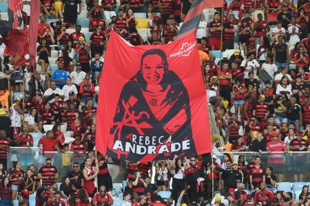 "Flamengo x Palmeiras: Homenagens a Rebeca Andrade e Adílio Destacam o Evento"