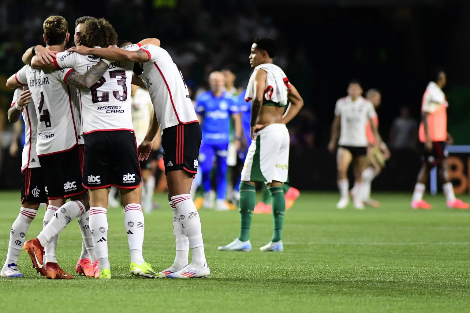 "Flamengo's Performance: David Luiz Shines as the Best Player in a Tense Qualification"