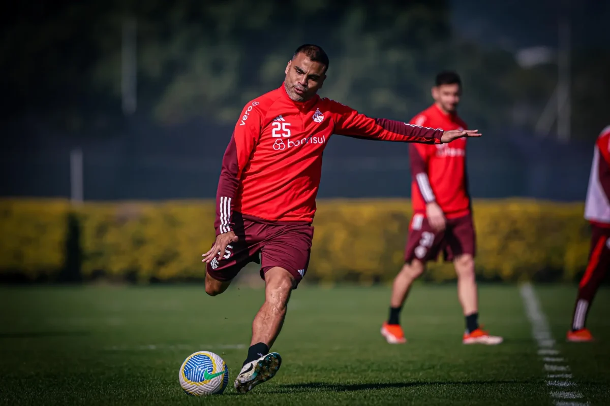 Título otimizado para SEO em Português-BR: Gabriel Mercado Fora por Pubalgia: Impacto no Inter Contra o Athletico