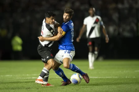 "Galdames Nega Contato do Futebol Chileno e Permanece no Vasco"