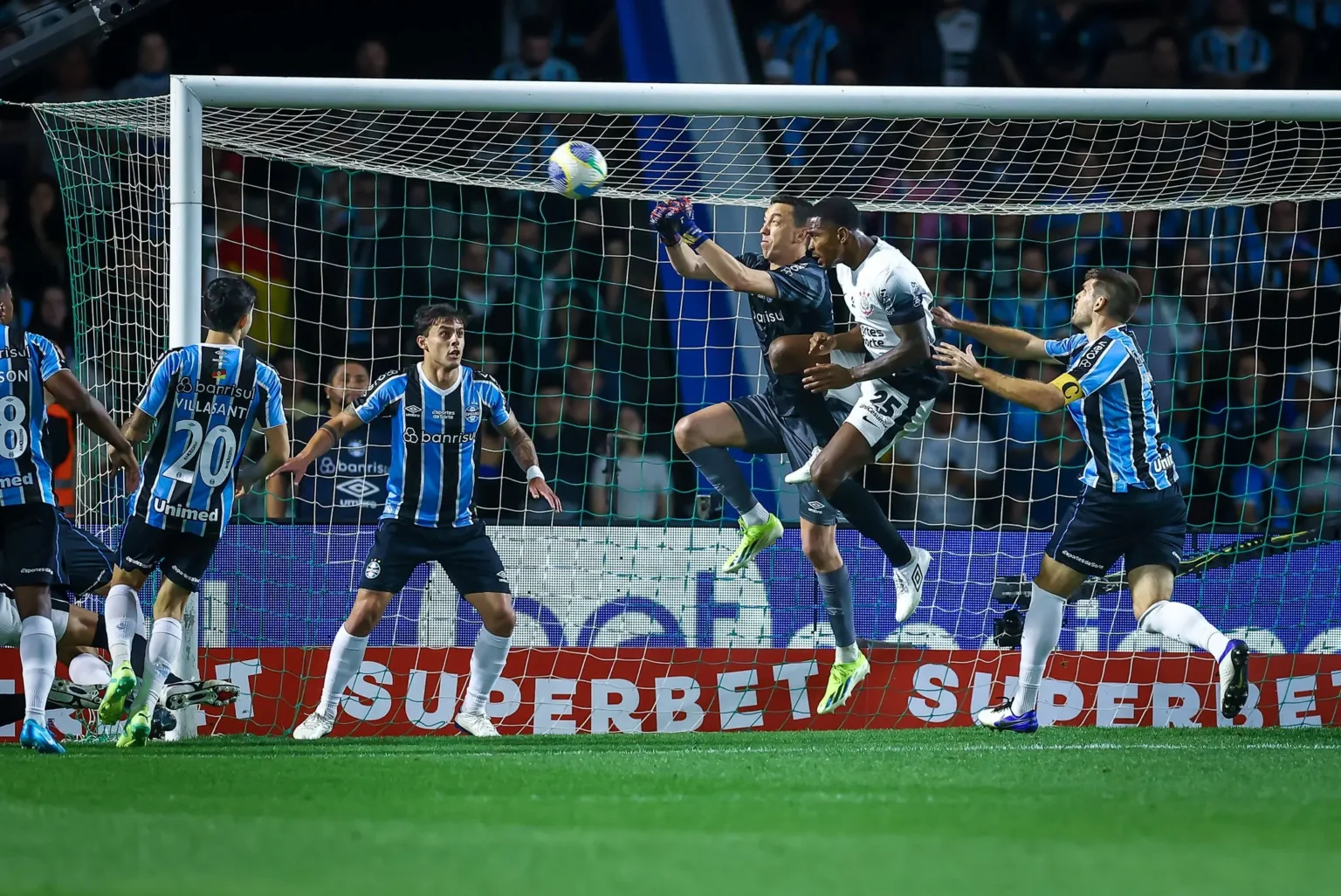 "Grêmio Sofre Derrota Histórica Contra o Corinthians sob Comando de Renato"