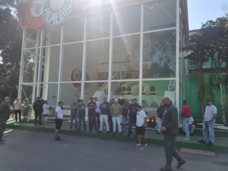 "Invasão de Torcedores do Palmeiras na Academia de Futebol: Um Alerta para Segurança e Organização de Eventos Esportivos"