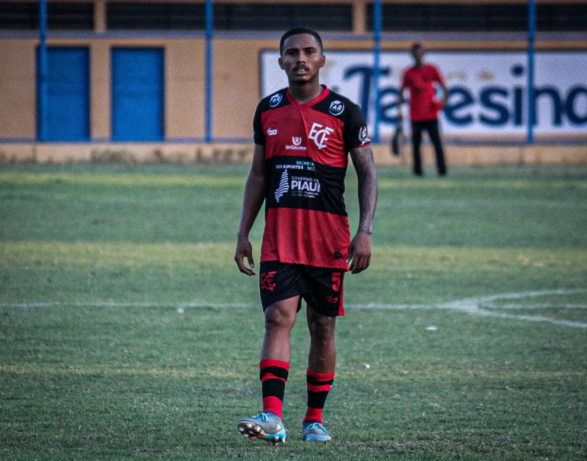 Jogador é dispensado do Flamengo-PI após problema de indisciplina e relata que estava sem calça de treino