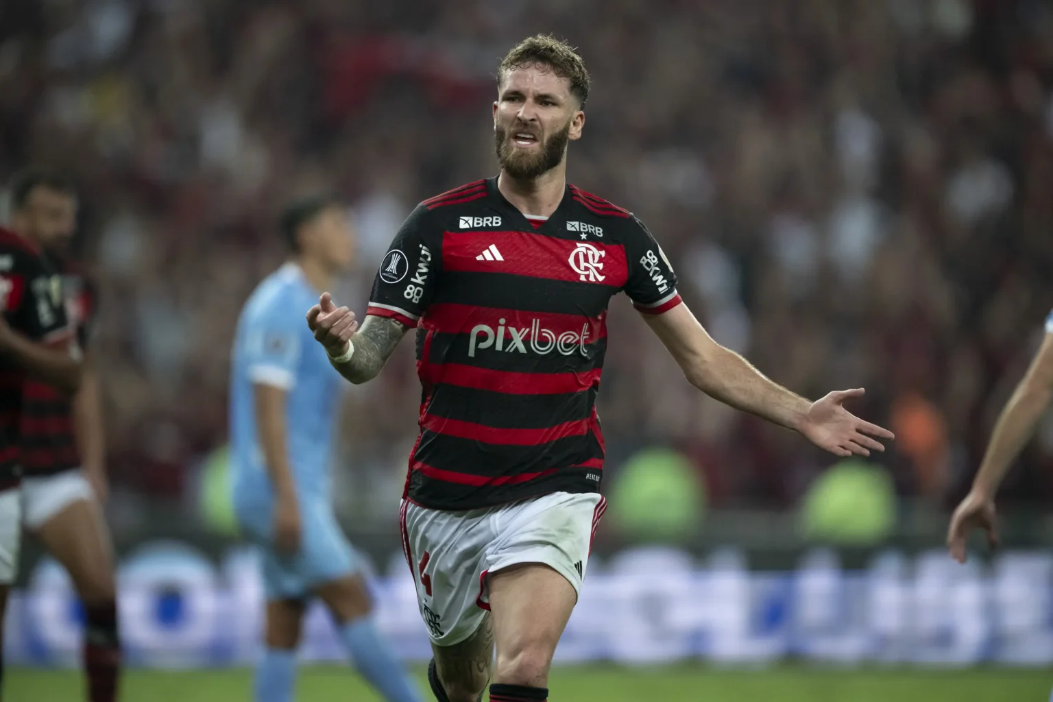 Léo Pereira, zagueiro do Flamengo, assume liderança em gols marcados no "novo Maracanã"