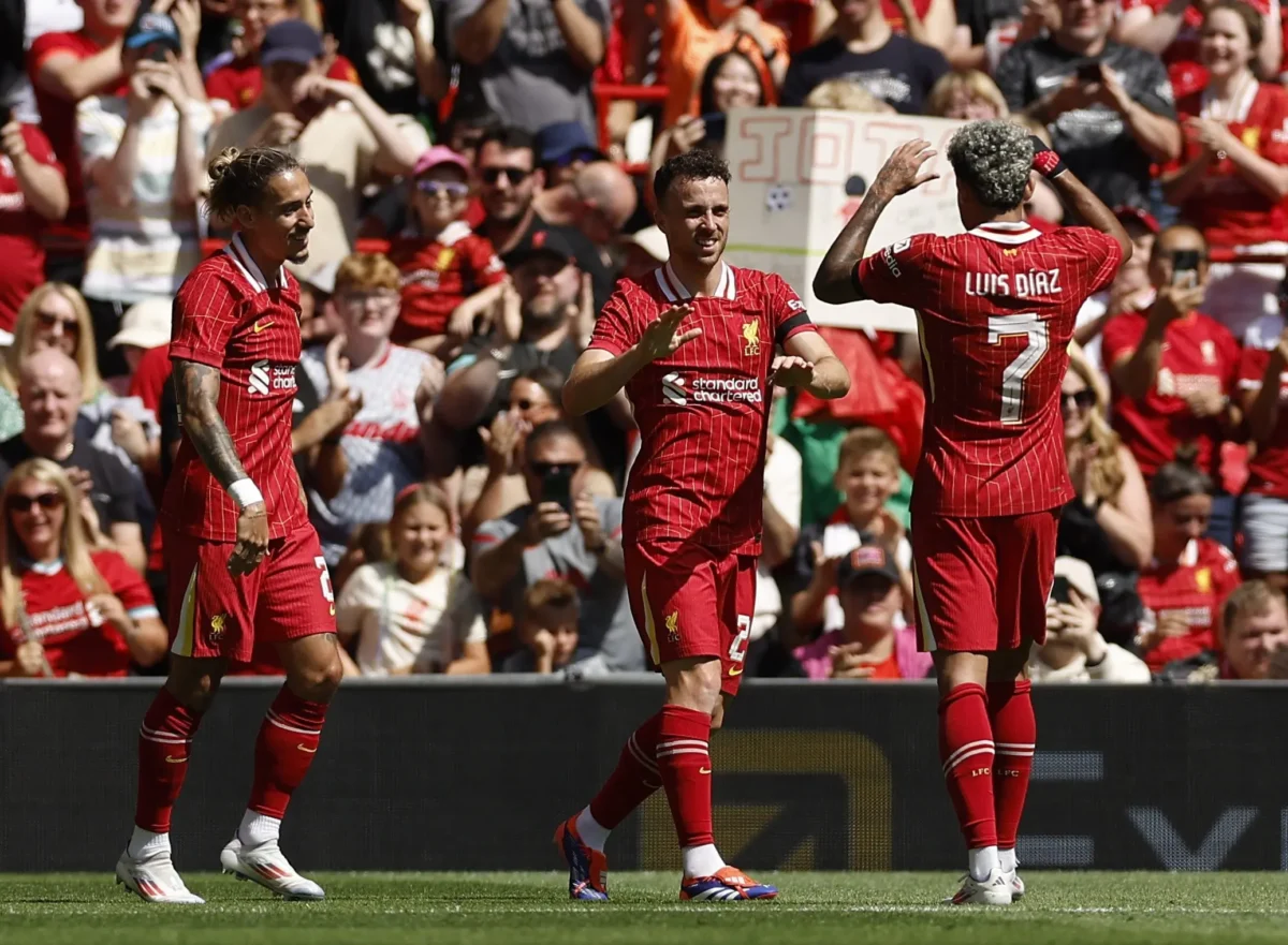 "Luis Díaz se destaca, e Liverpool vence Sevilla em última partida preparatória antes da Premier League"