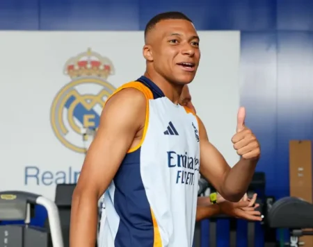 Mbappé se apresenta e inicia jornada no Real Madrid