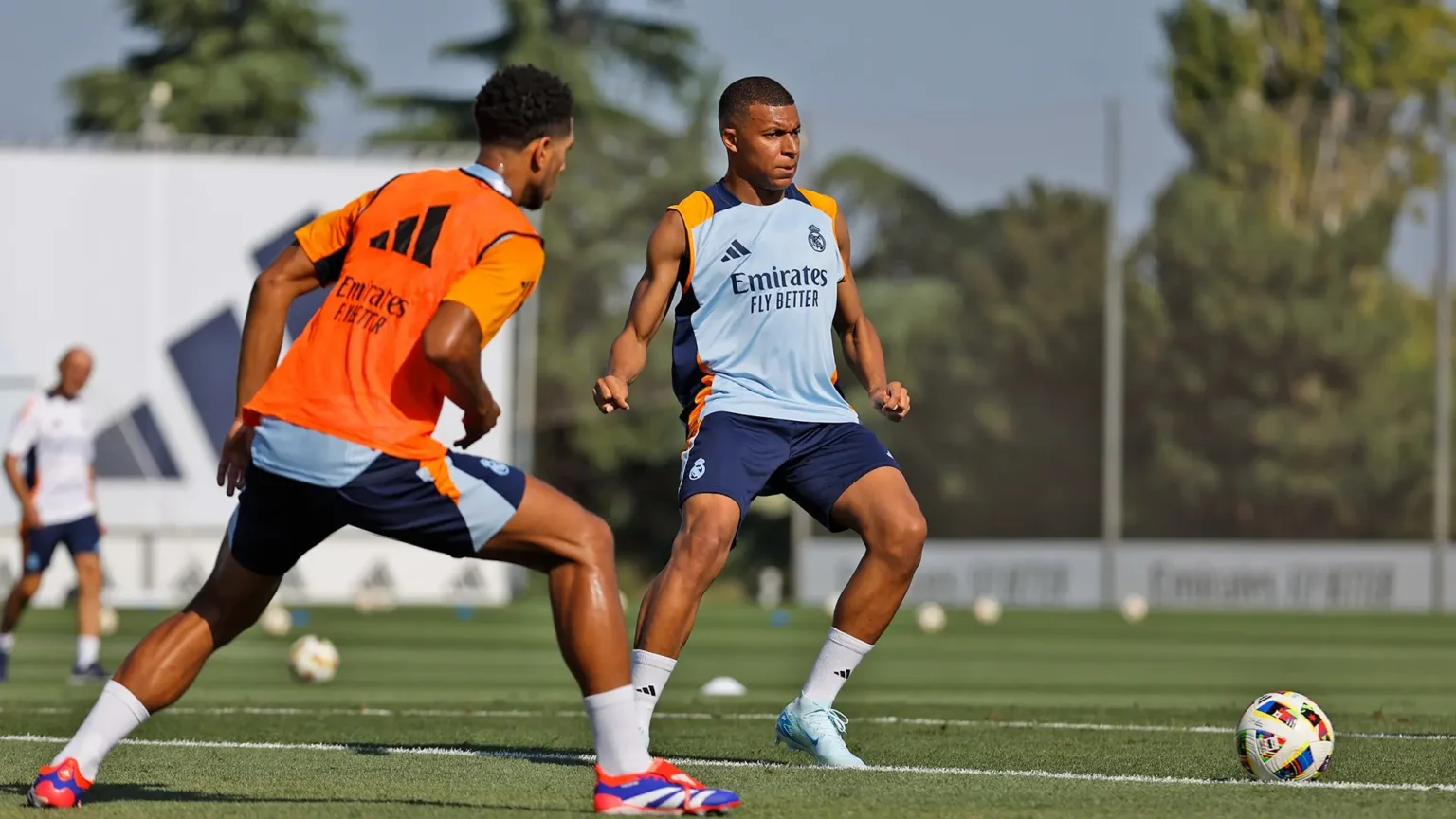 Mbappé treina com bola no Real Madrid e se prepara para estreia na Supercopa da UEFA