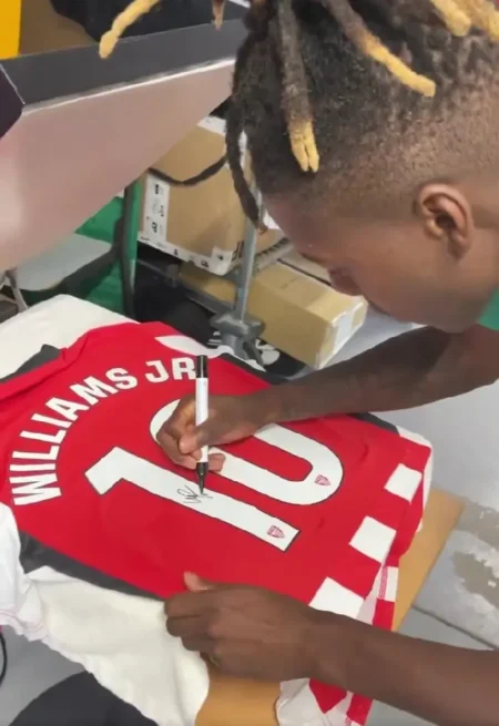 "Nico Williams Assume a Icônica Camisa 10 no Athletic Bilbao"