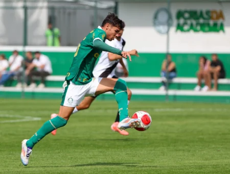 "Nova Joia da Academia: Erick Belé Conquista Marca de 100 Jogos na Base do Palmeiras"