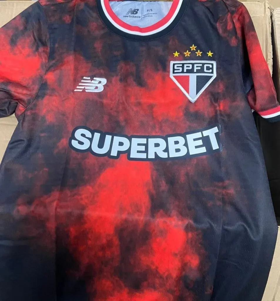 "Nova Terceira Camisa do São Paulo: Vazamento Antecipa Possível Design Inovador"