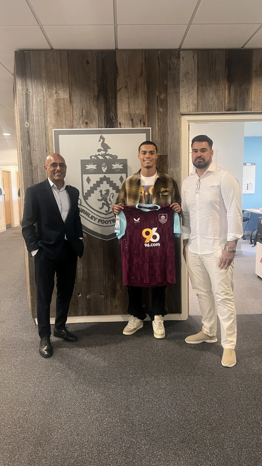 "O Promissor Filho de Ronaldinho Gaúcho, João Mendes, Assina Contrato com o Burnley"