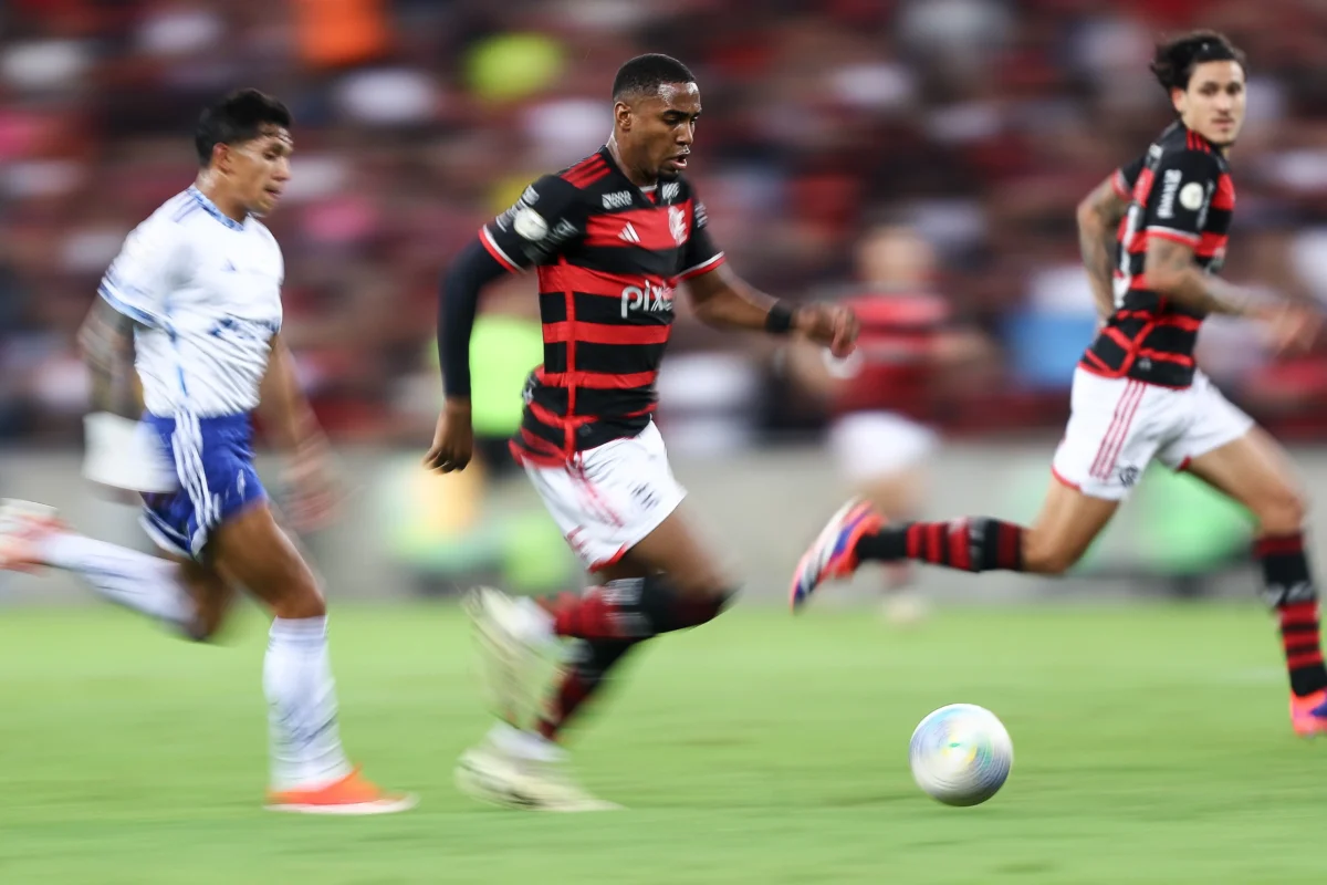 "Oportunidade para Jovens Jogadores: Flamengo Enfrenta Desafios no Setor Ofensivo"