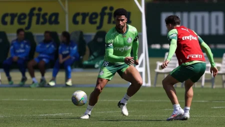 "Palmeiras realiza treino preparatório antes de jogo após invasão na Academia"