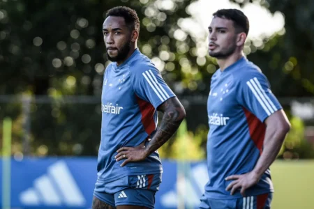 "Recuperação de Rafa Silva e Peralta: Jogadores do Cruzeiro Evoluem e Treinam com o Elenco"