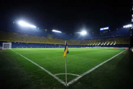 Torcedor do Boca Juniors é flagrado fazendo gestos racistas contra torcedores do Cruzeiro