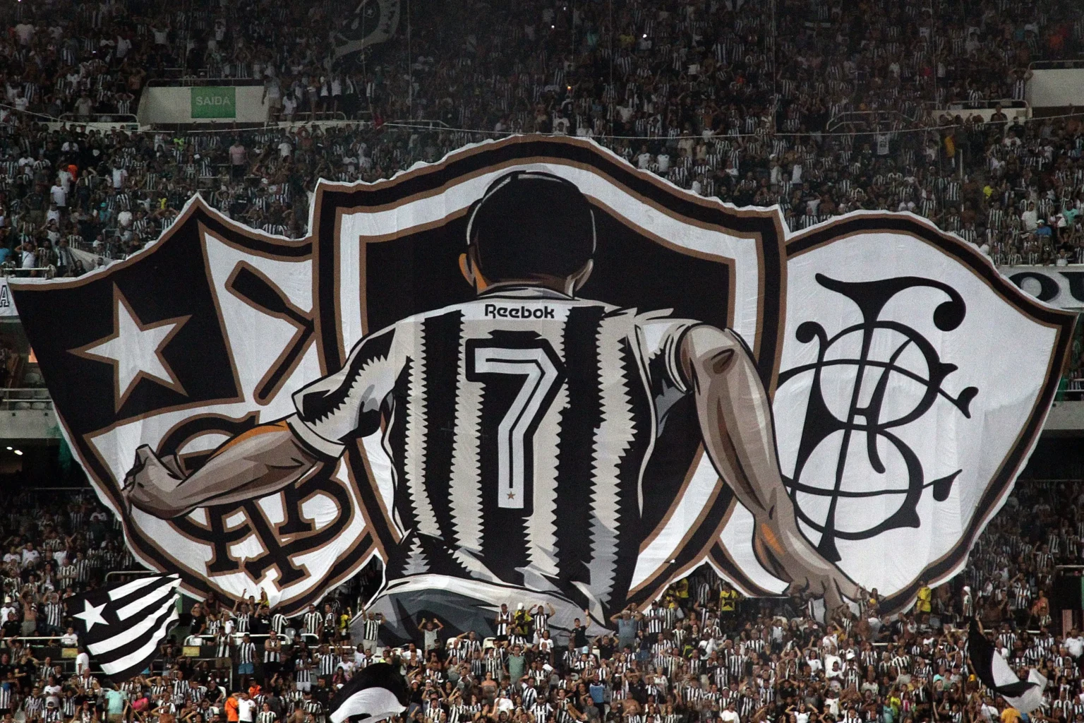 "Torcida do Botafogo Planeja Impressionante Mosaico de LED Reversível para Confronto Contra o Palmeiras"