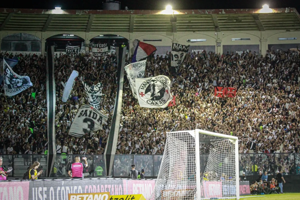 "Torcida do Vasco esgota ingressos para confronto decisivo na Copa do Brasil contra o Atlético-GO"