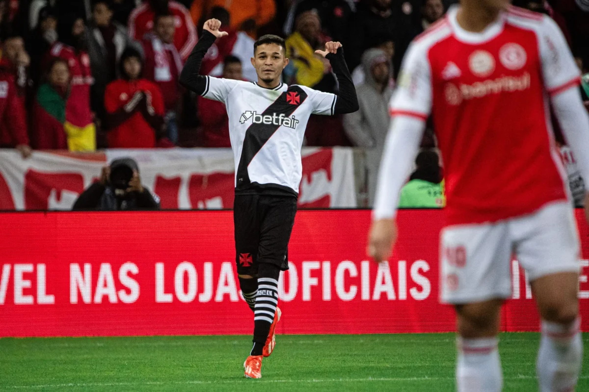 "Vasco da Gama: Sete Jogadores Suspensos para o Confronto contra o Fluminense"