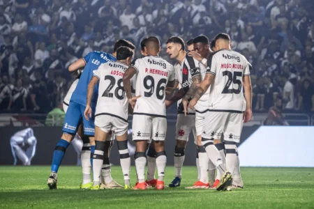 Vasco: Rafael Paiva Muda Elenco Constantemente, Utilizando 33 Jogadores até o Momento