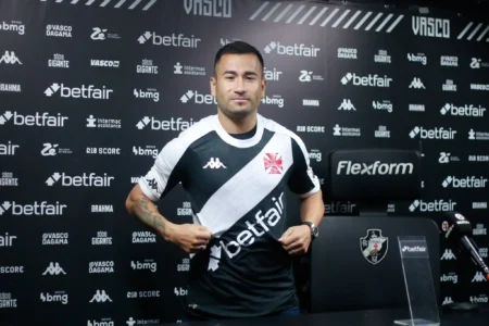 Vasco relaciona Jean David para confronto contra o Athletico-PR; confira a lista de convocados e detalhes sobre a cirurgia de Adson