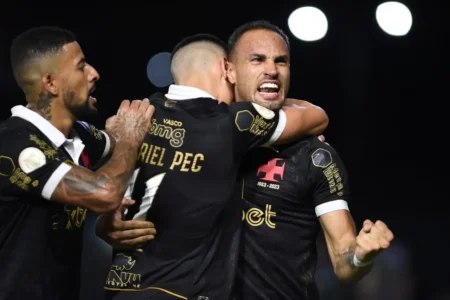 Vasco vence Bragantino em casa e mantém boa fase no Campeonato Brasileiro