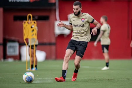 "Wagner Leonardo Comanda o Vitória na Série A e Alcança Marca Histórica de Jogos"