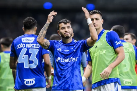 "William, Lateral do Cruzeiro, Destaque em Desarmes no Brasileirão"