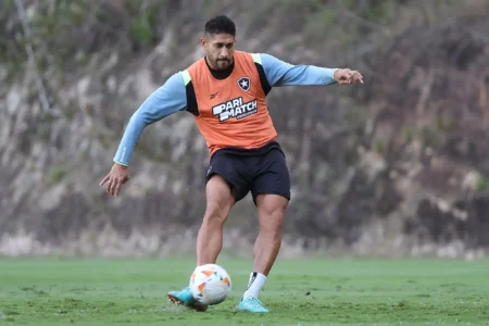 "Zagueiro Pablo do Botafogo retorna aos treinos e abre o coração: 'Dei tudo de mim'"