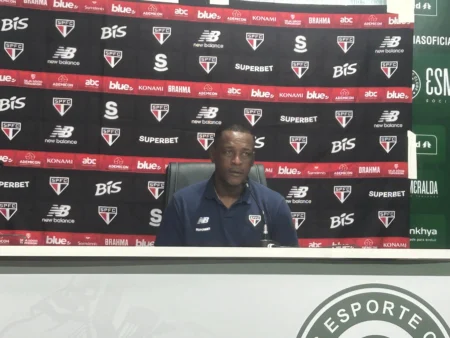 "Zubeldía se ausenta da entrevista após expulsão; auxiliar do São Paulo comenta sobre a satisfação com a classificação"