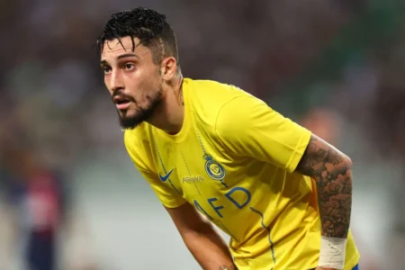 Alex Telles deixa o Al-Nassr: Lateral brasileiro rescinde contrato e fica livre no mercado